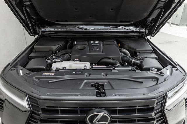 Used 2024 Lexus GX 550 w/ Accessory Package (2T) AWD/4WD image 16