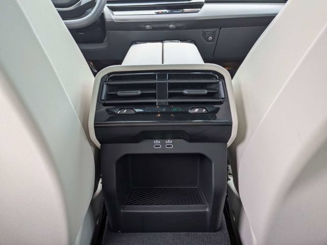 Used 2025 BMW 530i w/ Premium Package RWD image 17