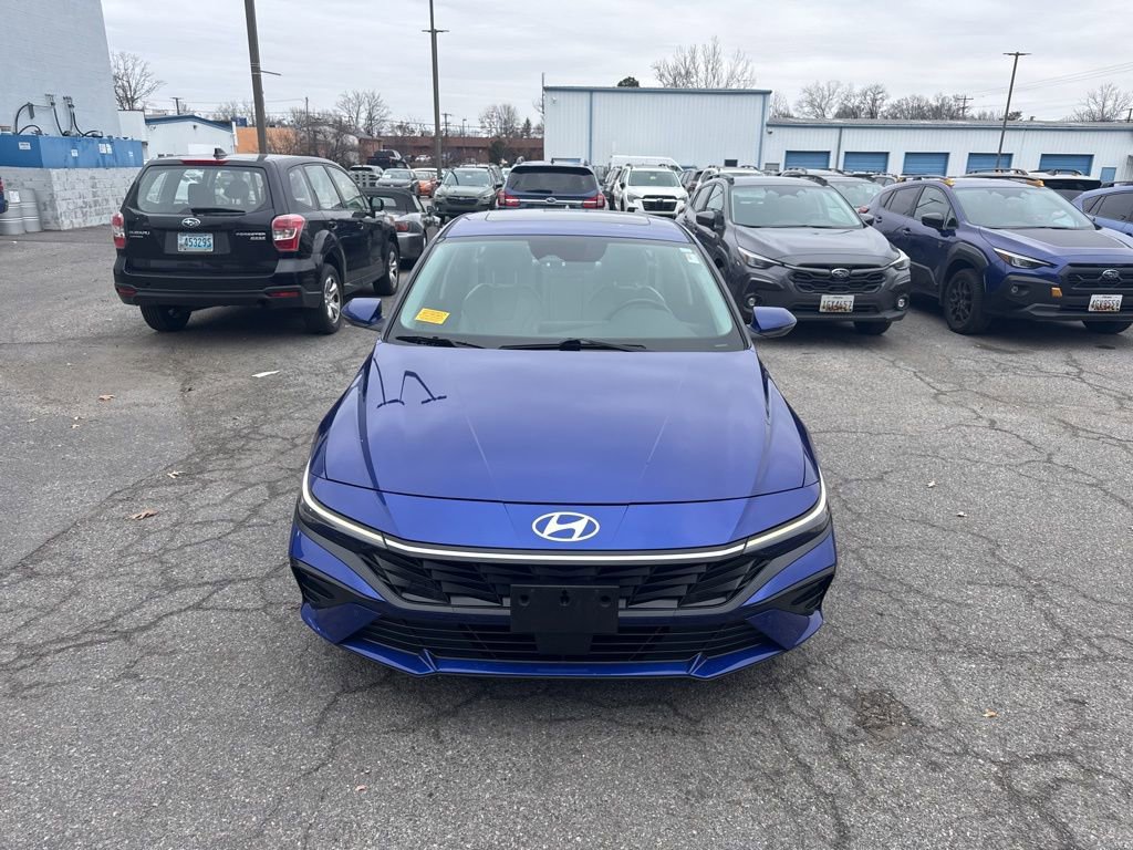 Used 2024 Hyundai Elantra Limited image 2