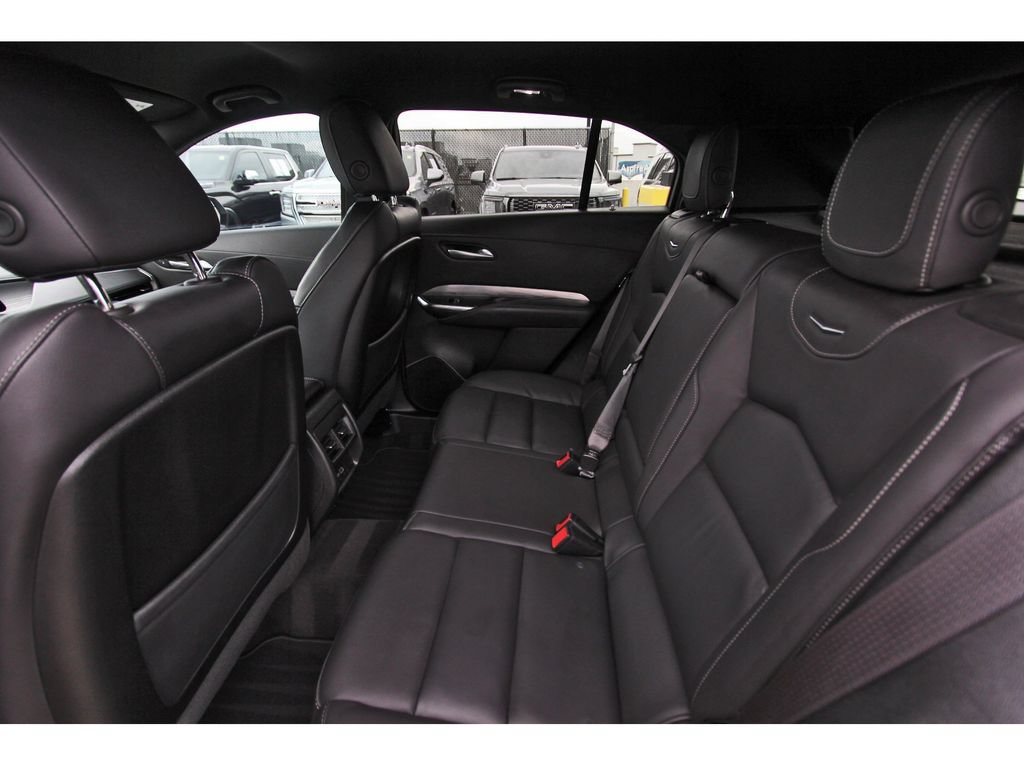 Used 2025 Cadillac XT4 Premium Luxury FWD image 7