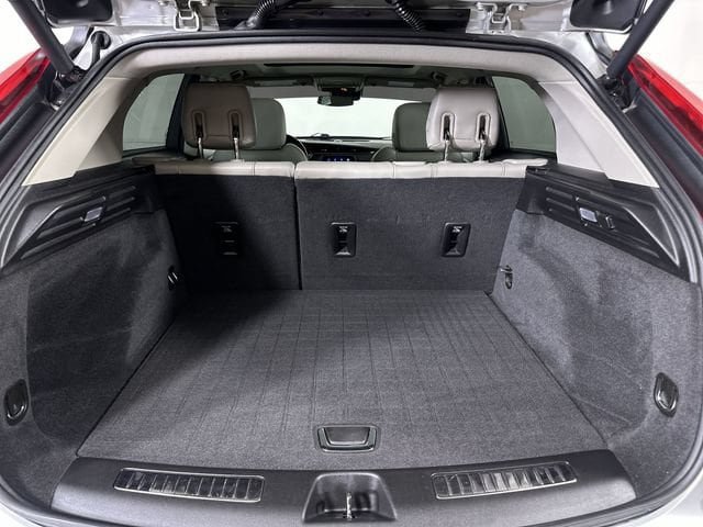 Used 2021 Cadillac XT4 Premium Luxury w/ Cold Weather Package FWD image 27