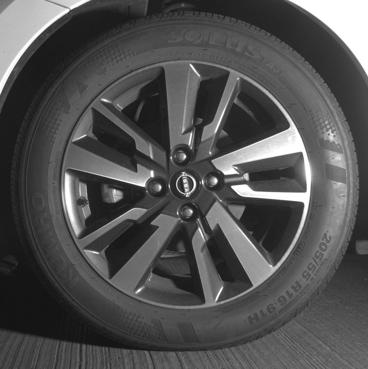 Used 2025 Nissan Versa SV FWD image 12