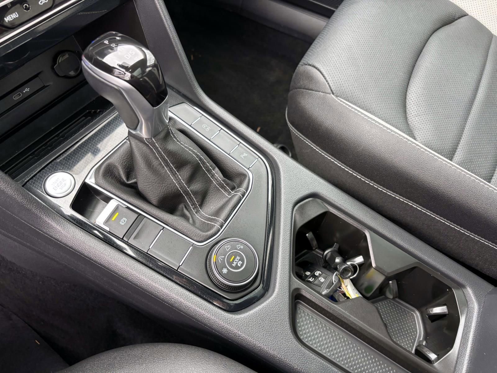 Used 2025 Volkswagen Taos SEL image 23