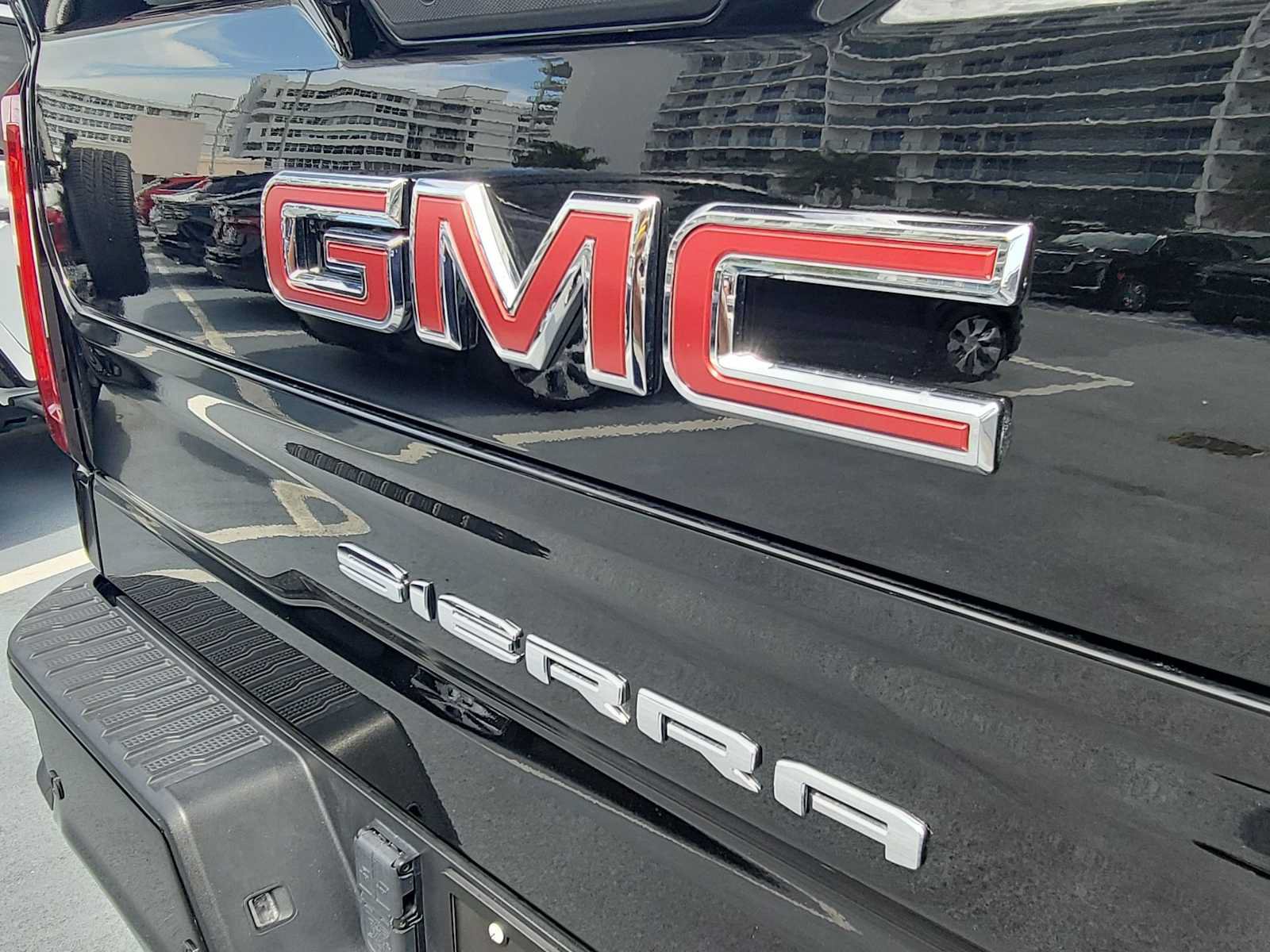 Used 2023 GMC Sierra 1500 AT4 w/ Technology Package AWD/4WD image 11