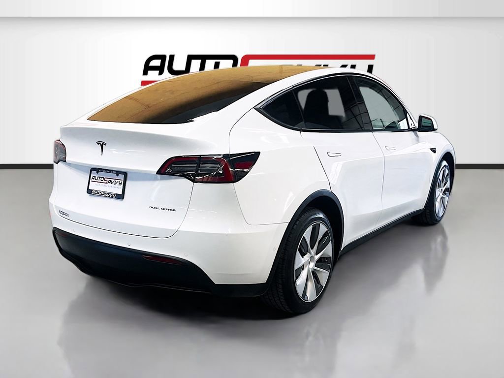 Used 2022 Tesla Model Y Long Range image 7