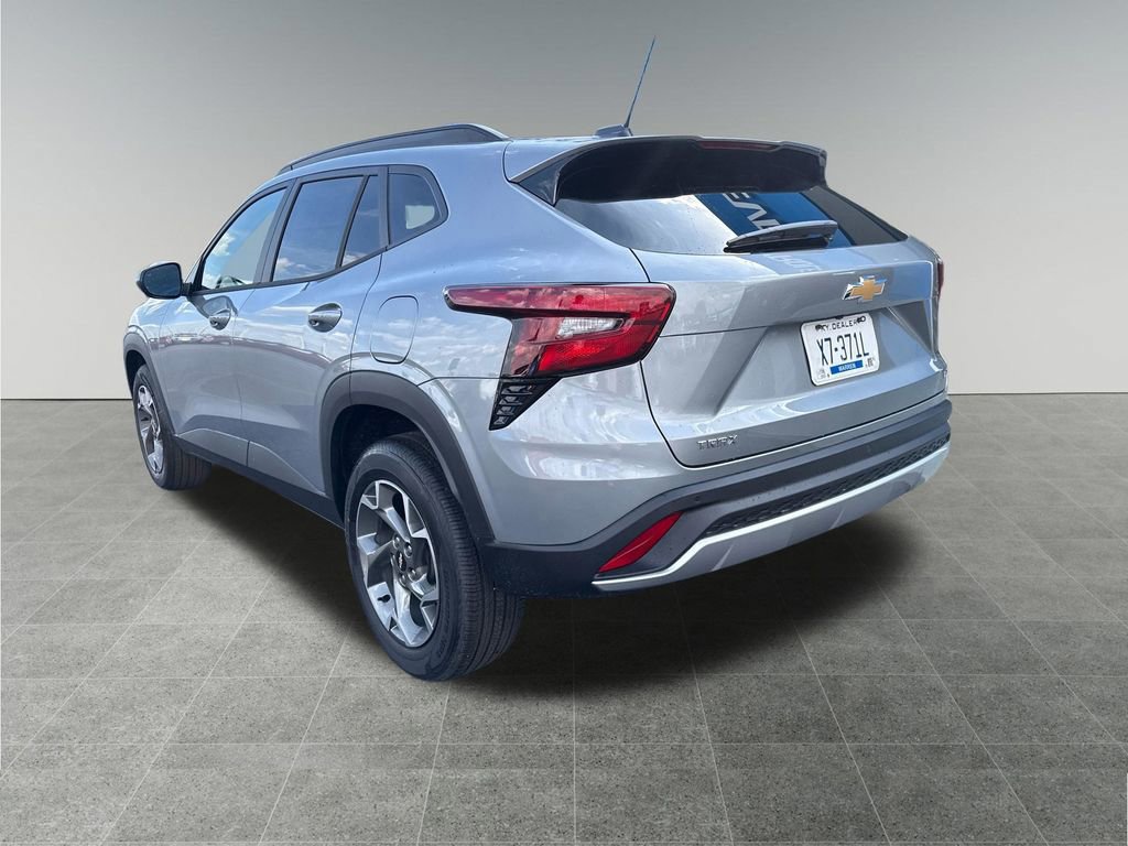 New 2026 Chevrolet Trax LT w/ Driver Confidence Package image 3