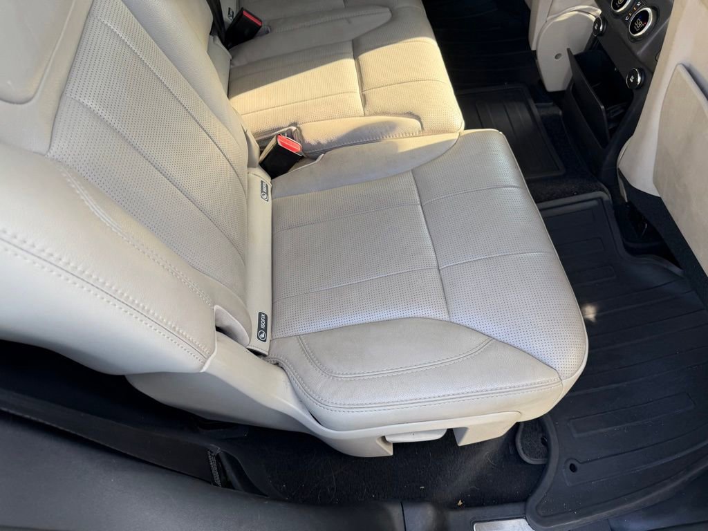 Used 2018 Land Rover Discovery HSE image 19