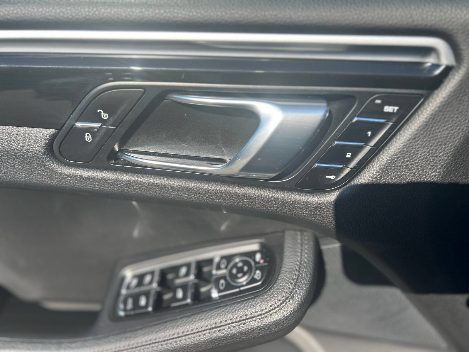 Used 2018 Porsche Macan Sport Edition AWD/4WD image 22