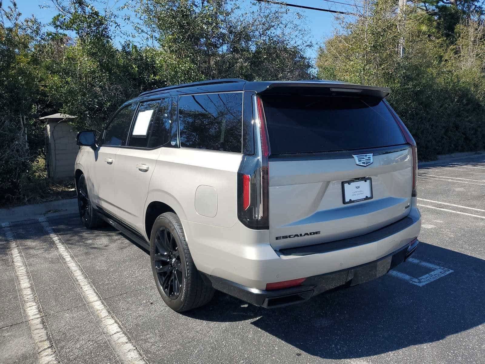 Used 2024 Cadillac Escalade Sport Platinum w/ LPO, ONYX Package AWD/4WD image 3