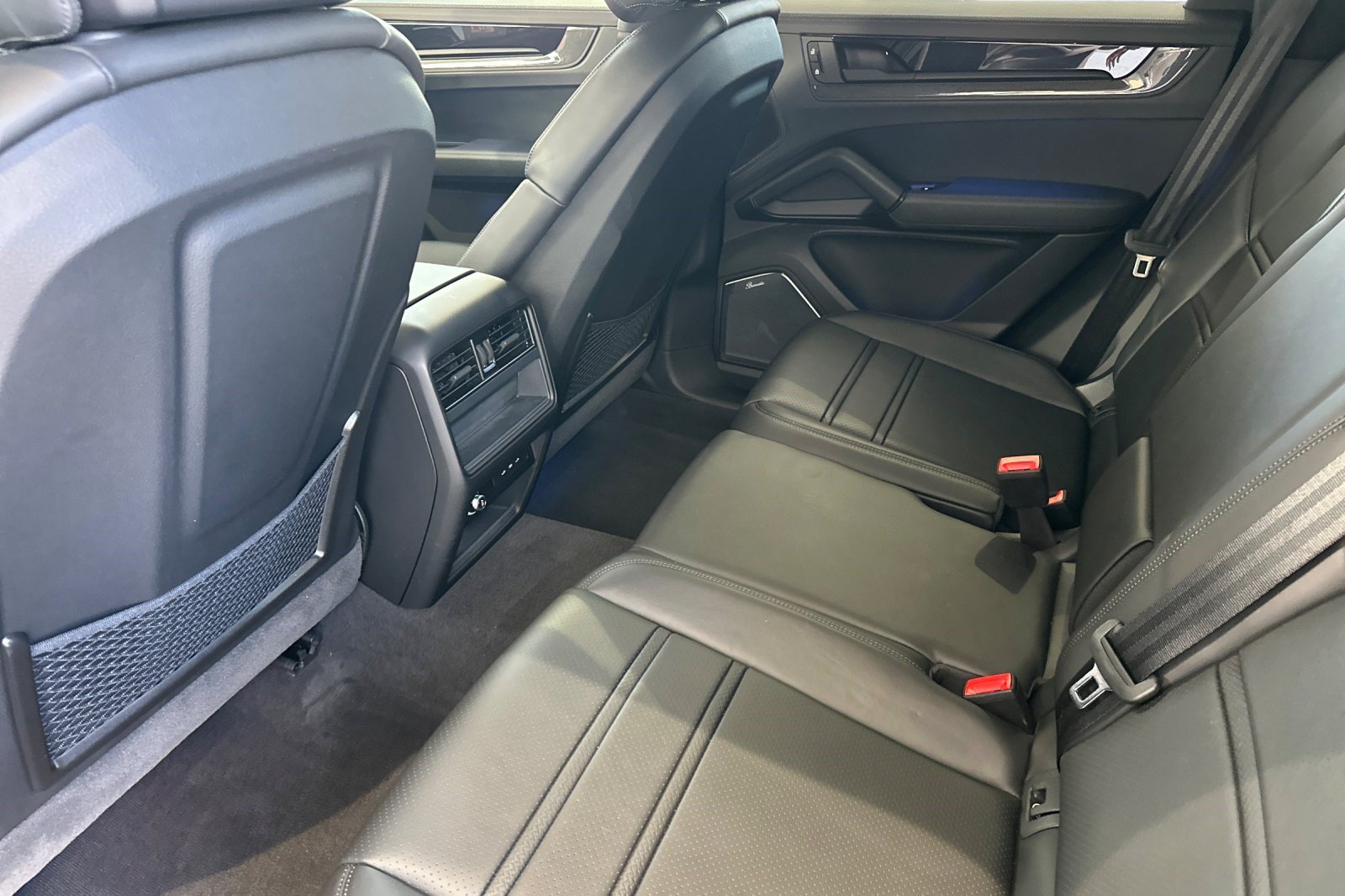Used 2025 Porsche Cayenne GTS AWD/4WD image 15