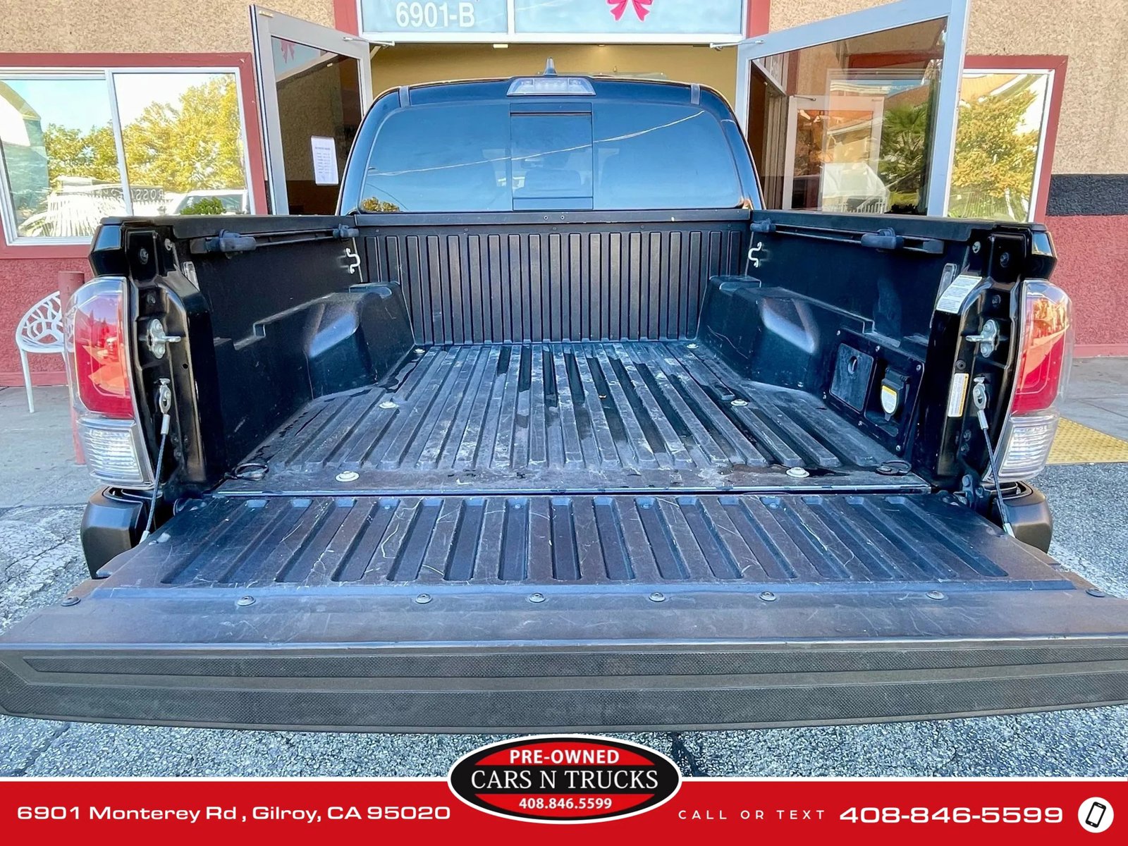 Used 2021 Toyota Tacoma TRD Off-Road AWD/4WD image 11