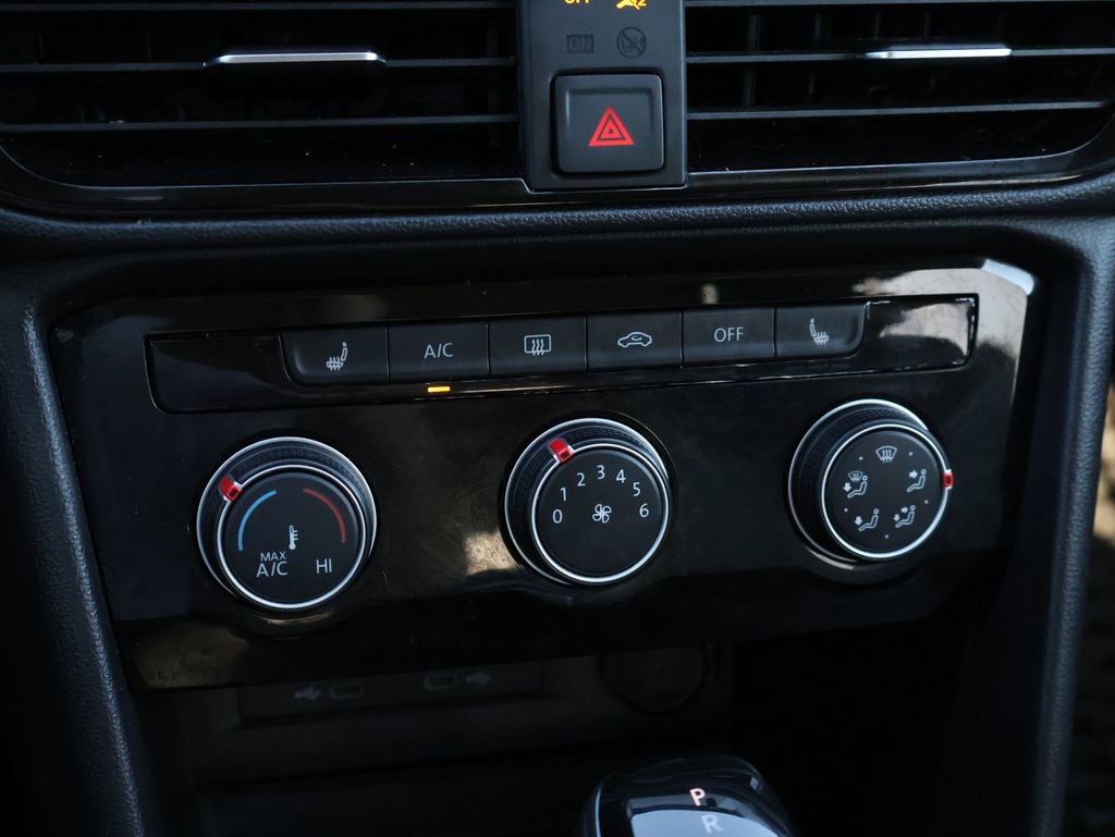 Certified 2023 Volkswagen Taos SE FWD image 25