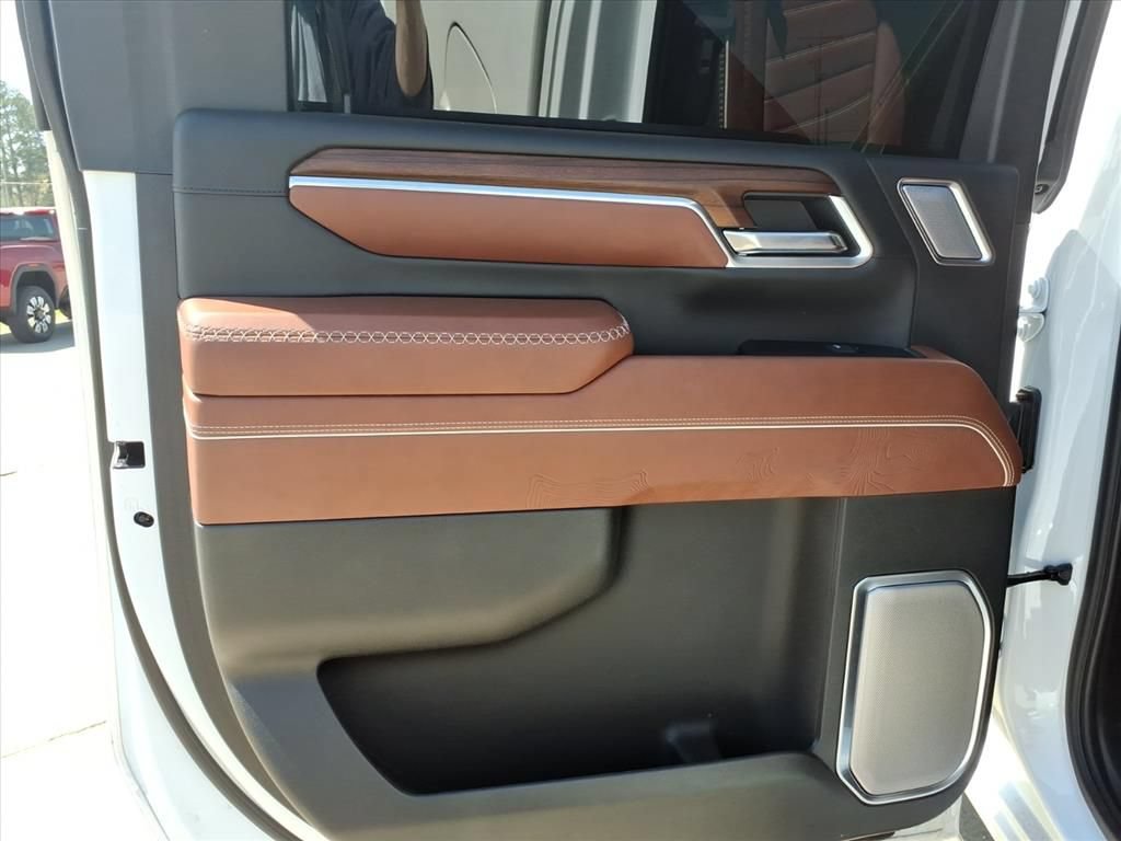 Used 2025 GMC Sierra 2500 Denali Ultimate AWD/4WD image 23