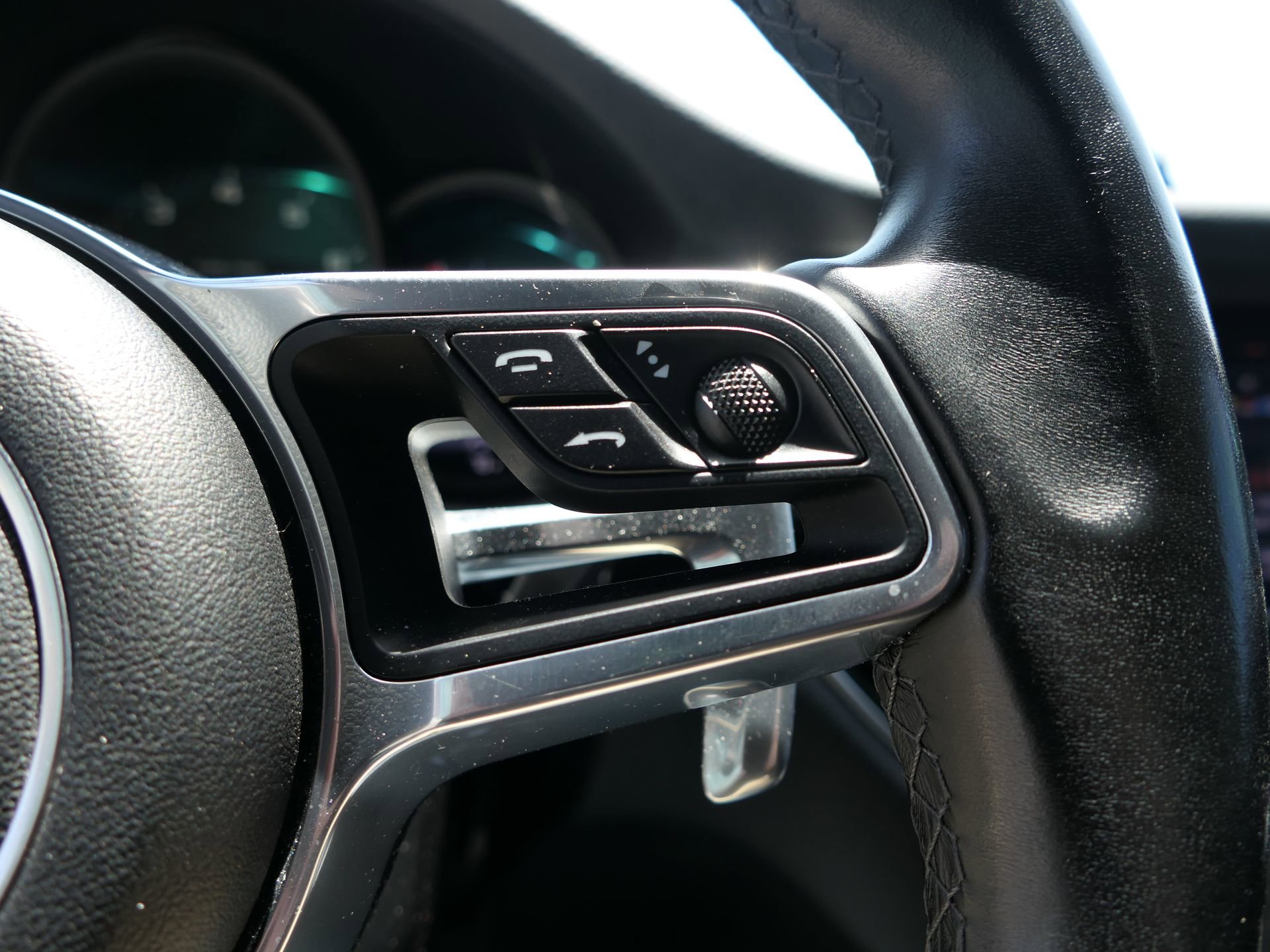 Used 2018 Porsche Macan Sport Edition w/ Premium Package Plus AWD/4WD image 16