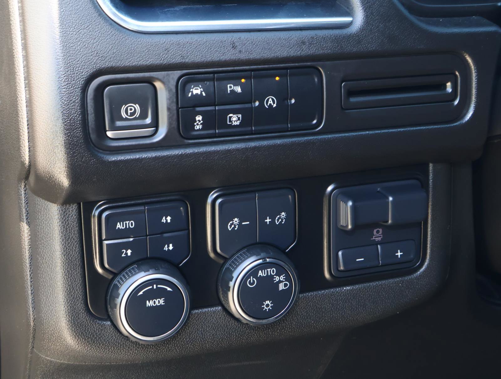 Used 2023 Chevrolet Suburban RST w/ Luxury Package image 28