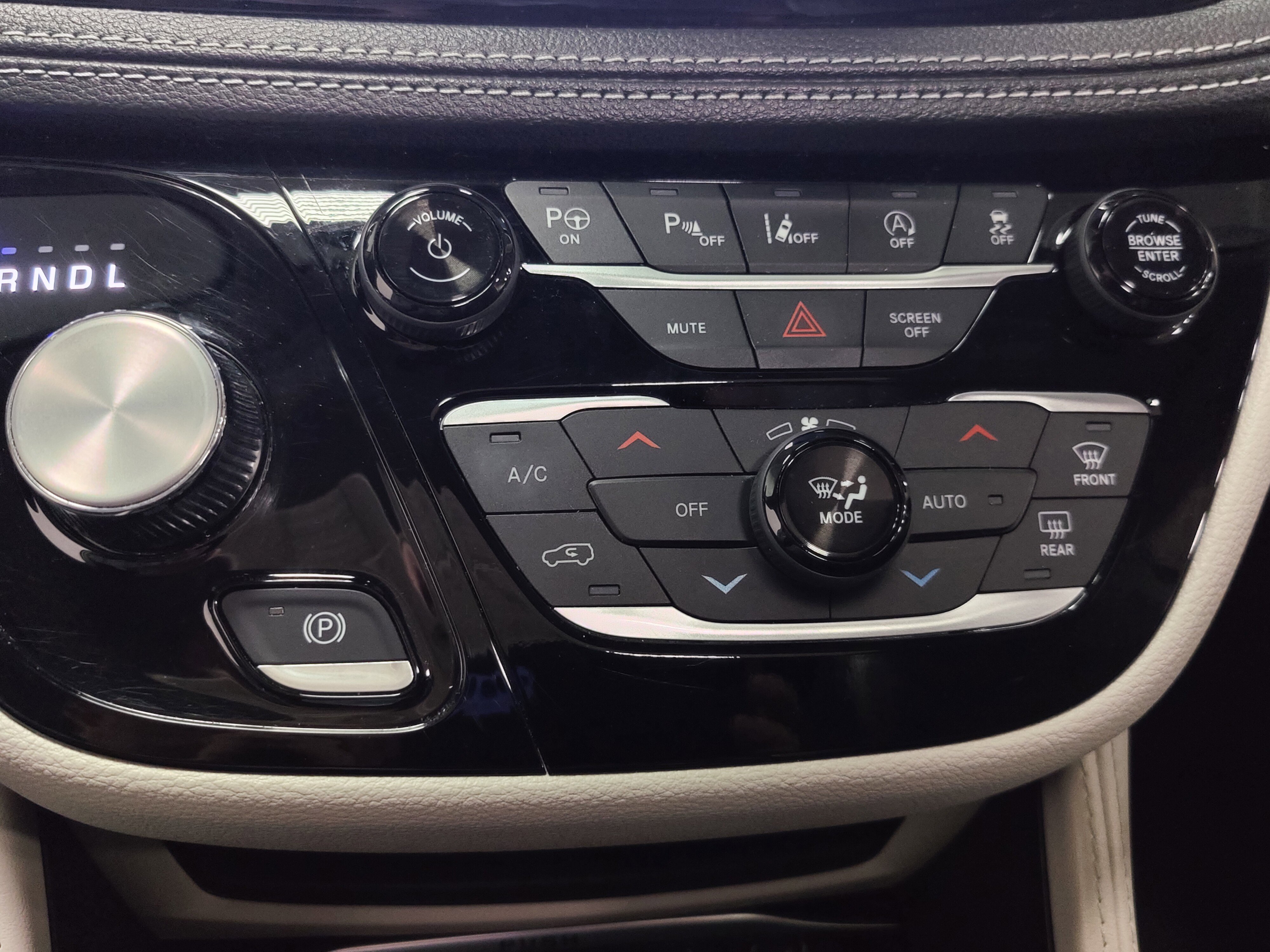 Used 2024 Chrysler Pacifica Limited image 27