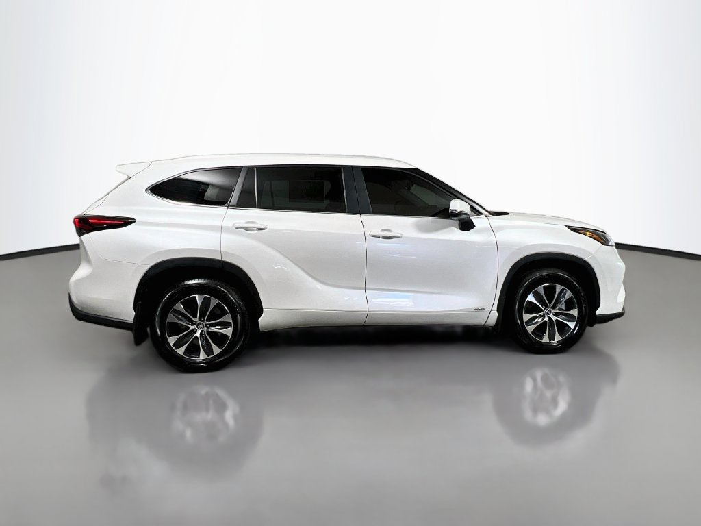 Used 2026 Toyota Highlander XLE AWD/4WD image 2