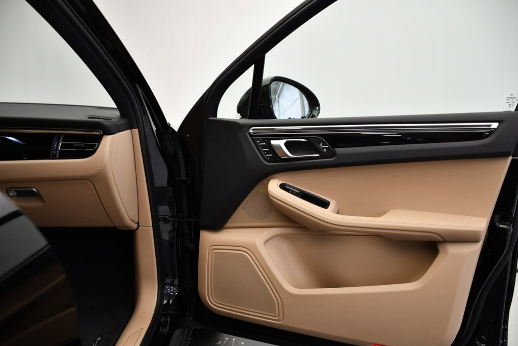 Certified 2023 Porsche Macan Turbo image 46