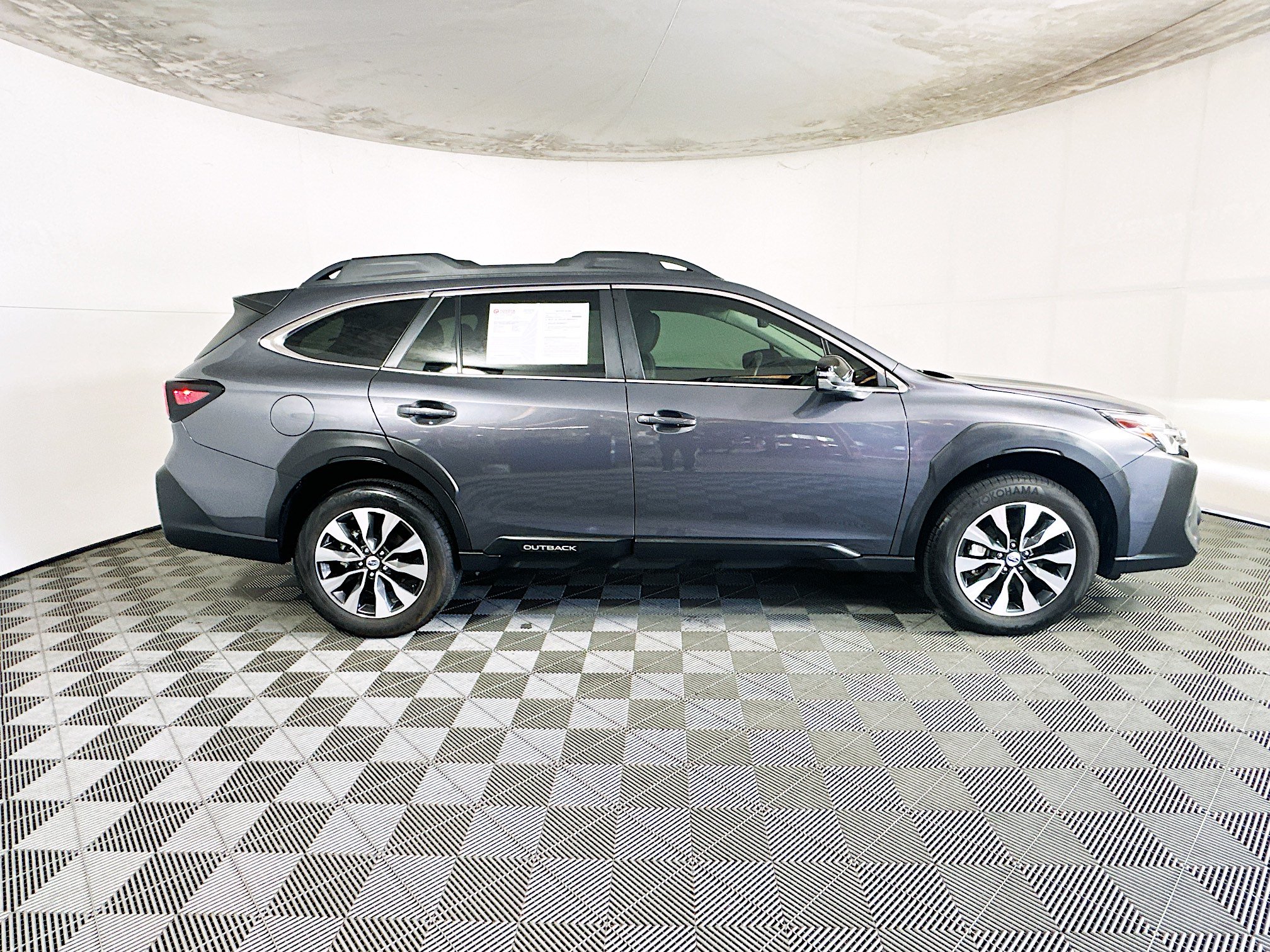 Used 2025 Subaru Outback Limited AWD/4WD image 2