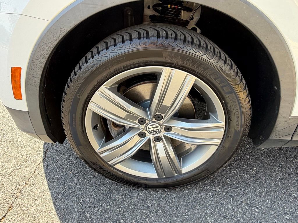 Used 2018 Volkswagen Tiguan SEL Premium AWD/4WD image 12