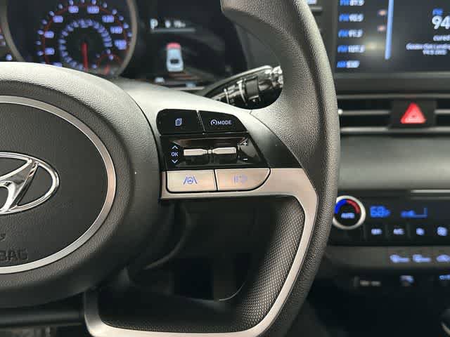 Used 2023 Hyundai Elantra SEL w/ Winter Weather Package FWD image 9