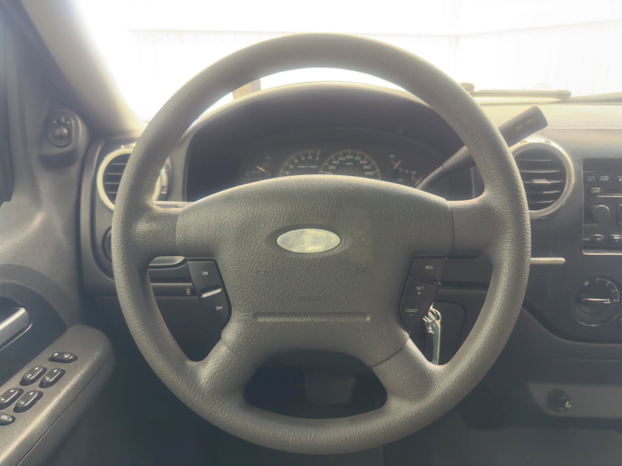 Used 2003 Ford Expedition XLT image 19