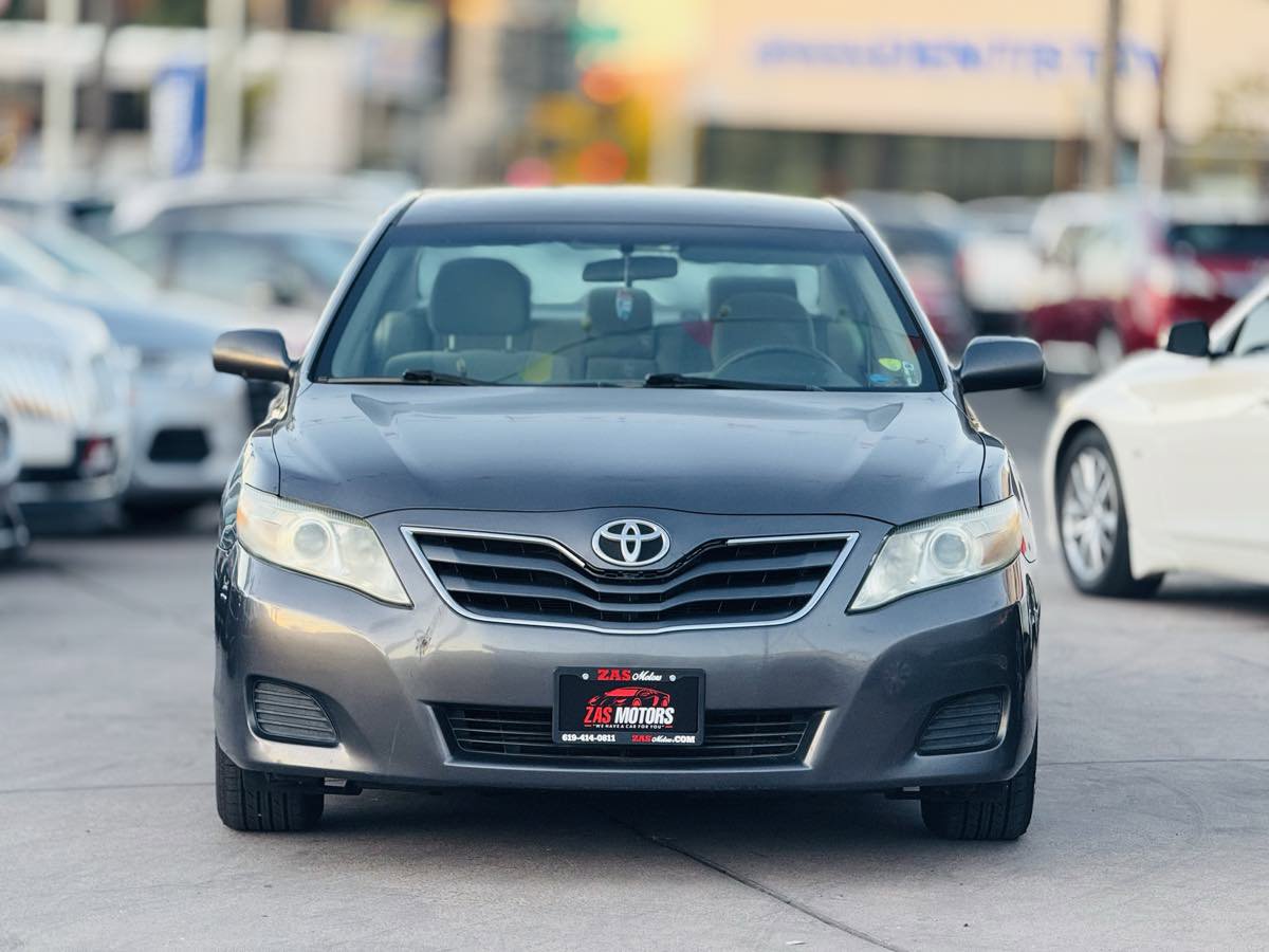 Used 2011 Toyota Camry LE image 2