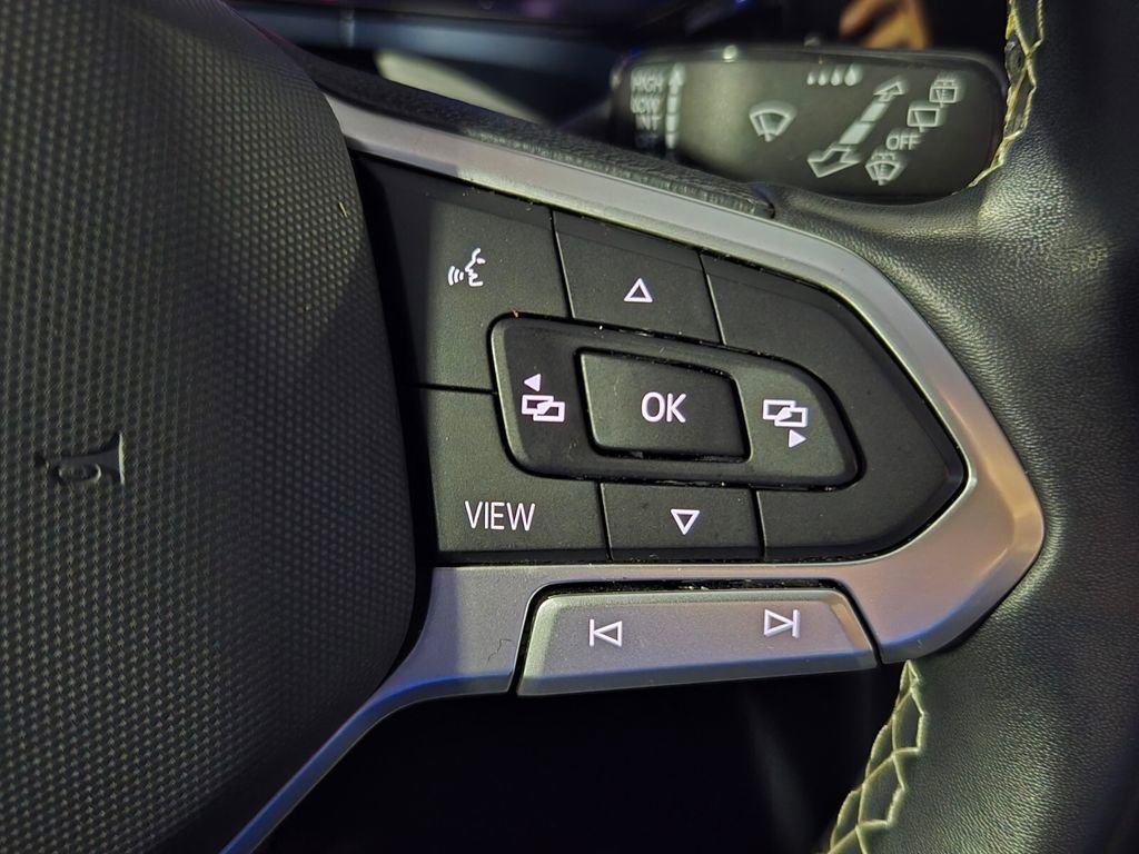 Certified 2022 Volkswagen Taos SE w/ Panoramic Sunroof Package image 24