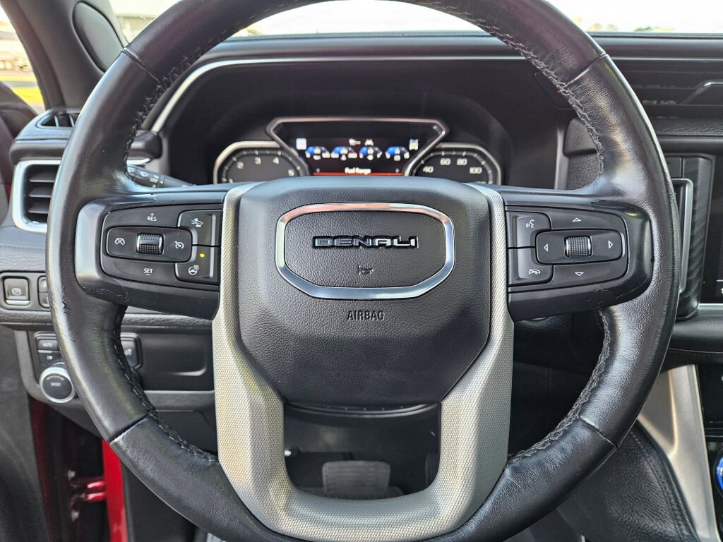 Used 2021 GMC Yukon Denali w/ Denali Premium Package image 27