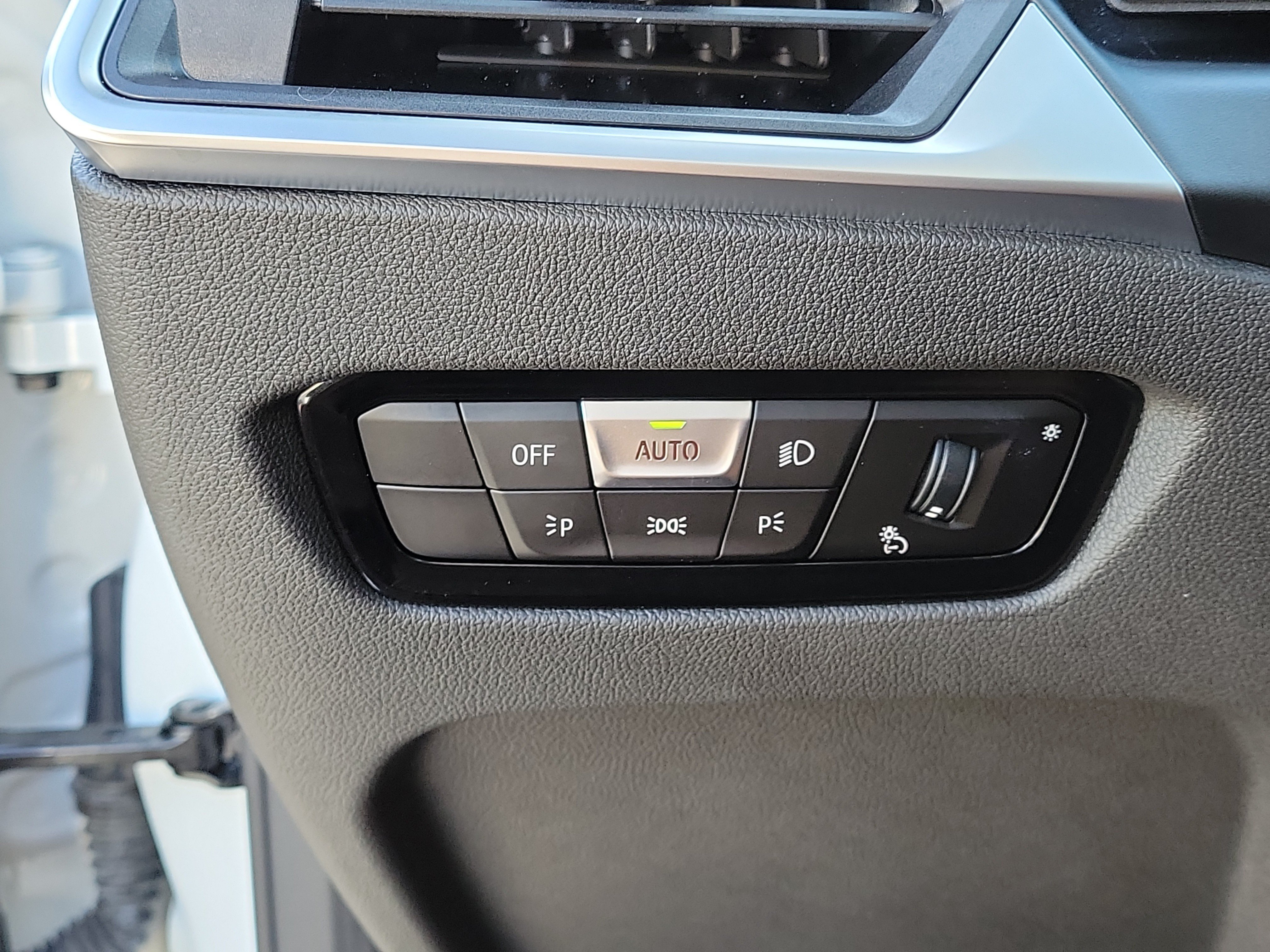 Used 2024 BMW 230i Coupe w/ Premium Package RWD image 27