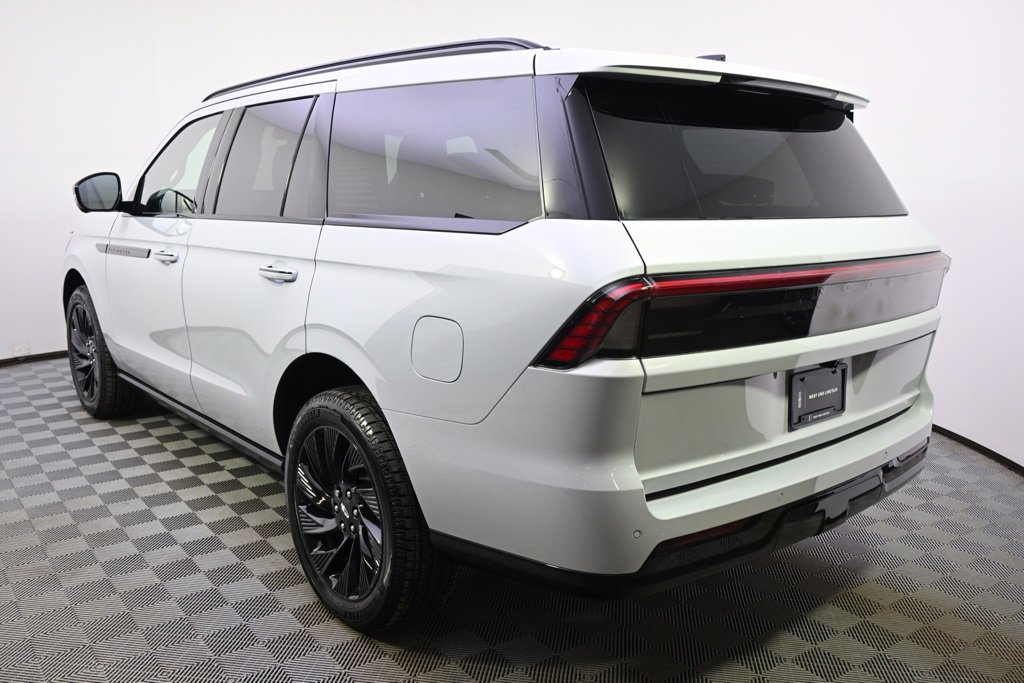 New 2025 Lincoln Navigator Reserve w/ Jet Appearance Package image 3