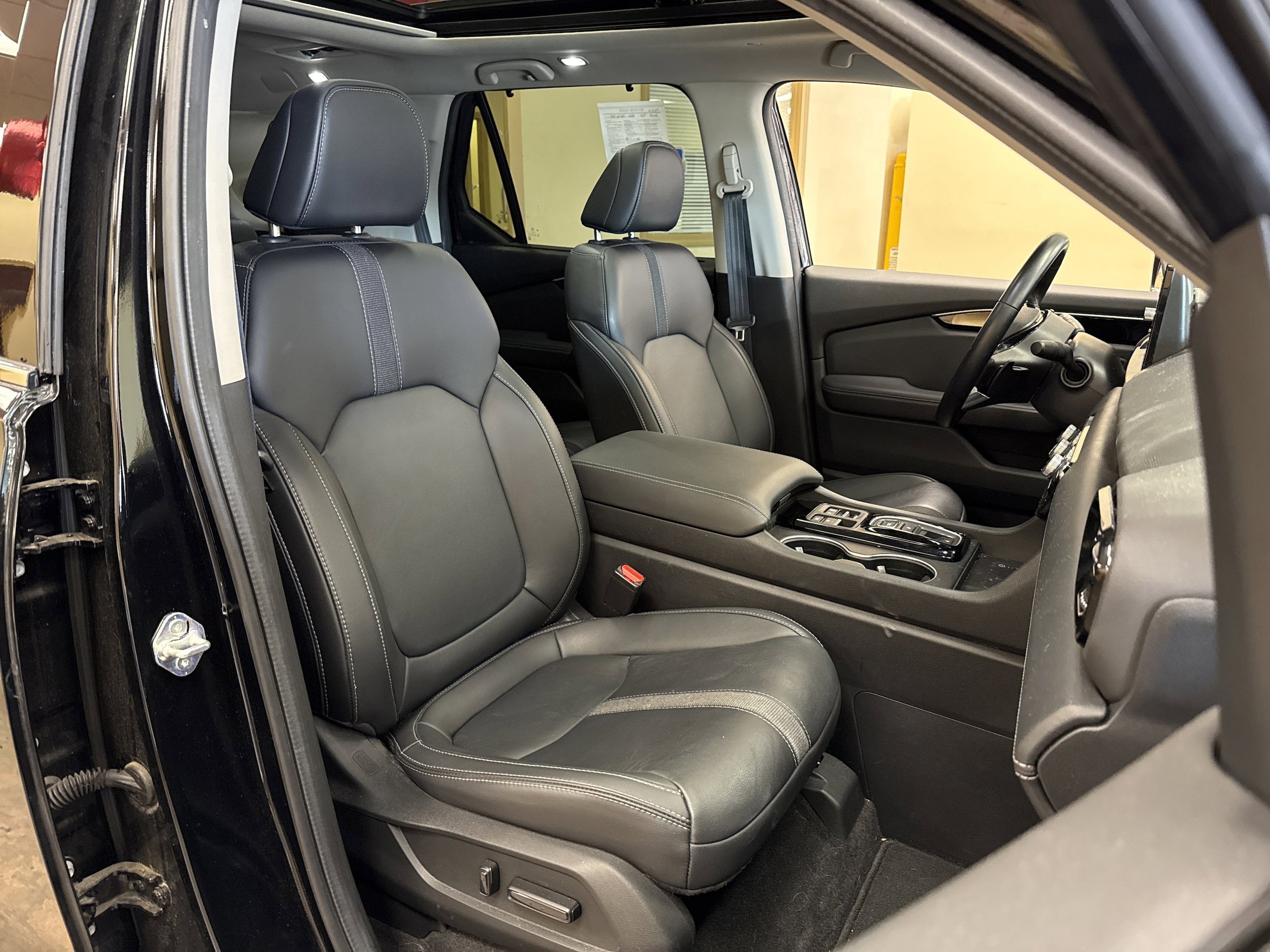 Used 2024 Honda Pilot Touring image 18