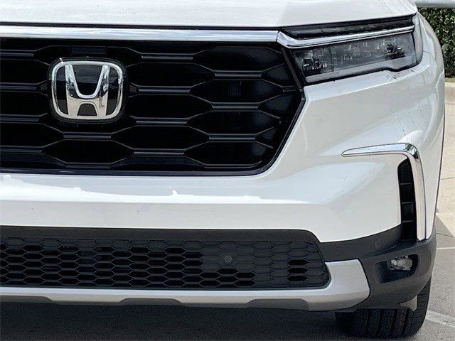 Certified 2025 Honda Pilot Touring image 9