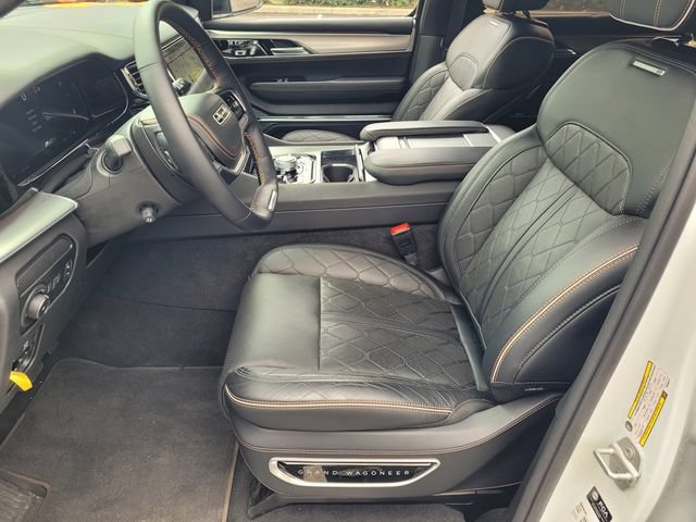 New 2023 Jeep Grand Wagoneer Series III AWD/4WD image 9