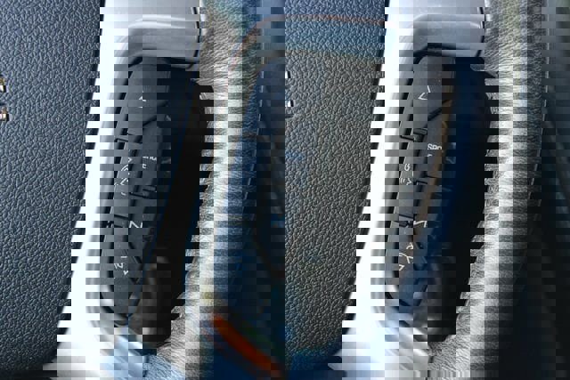 Used 2015 GMC Acadia SLE image 13