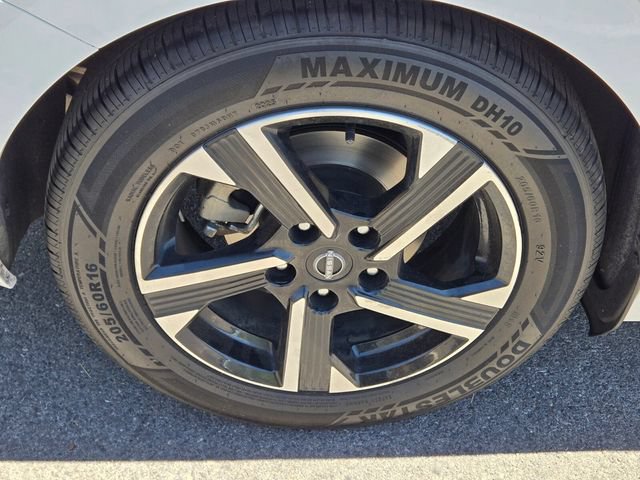 Used 2024 Nissan Sentra SV FWD image 11