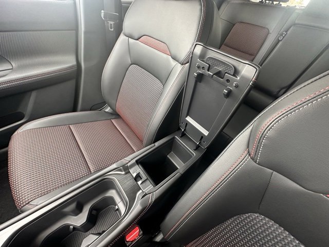 New 2026 Nissan Kicks SR image 18