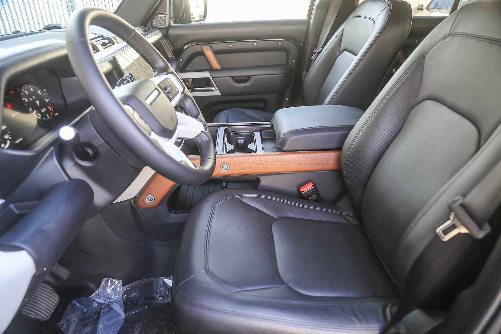 Used 2024 Land Rover Defender 110 SE image 14