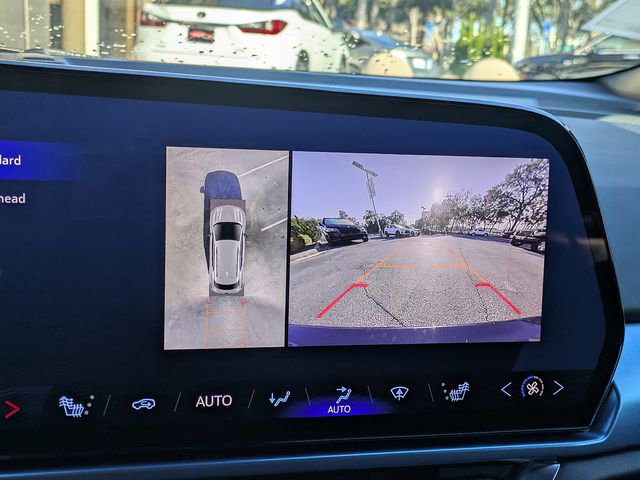 Used 2025 Chevrolet Equinox EV LT w/ Convenience Package image 18