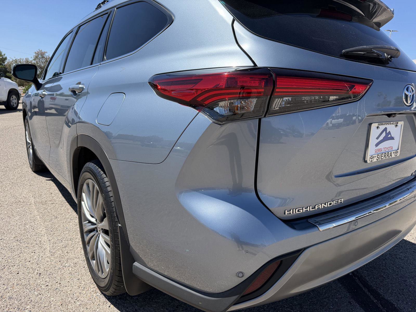 Used 2021 Toyota Highlander Platinum AWD/4WD image 11