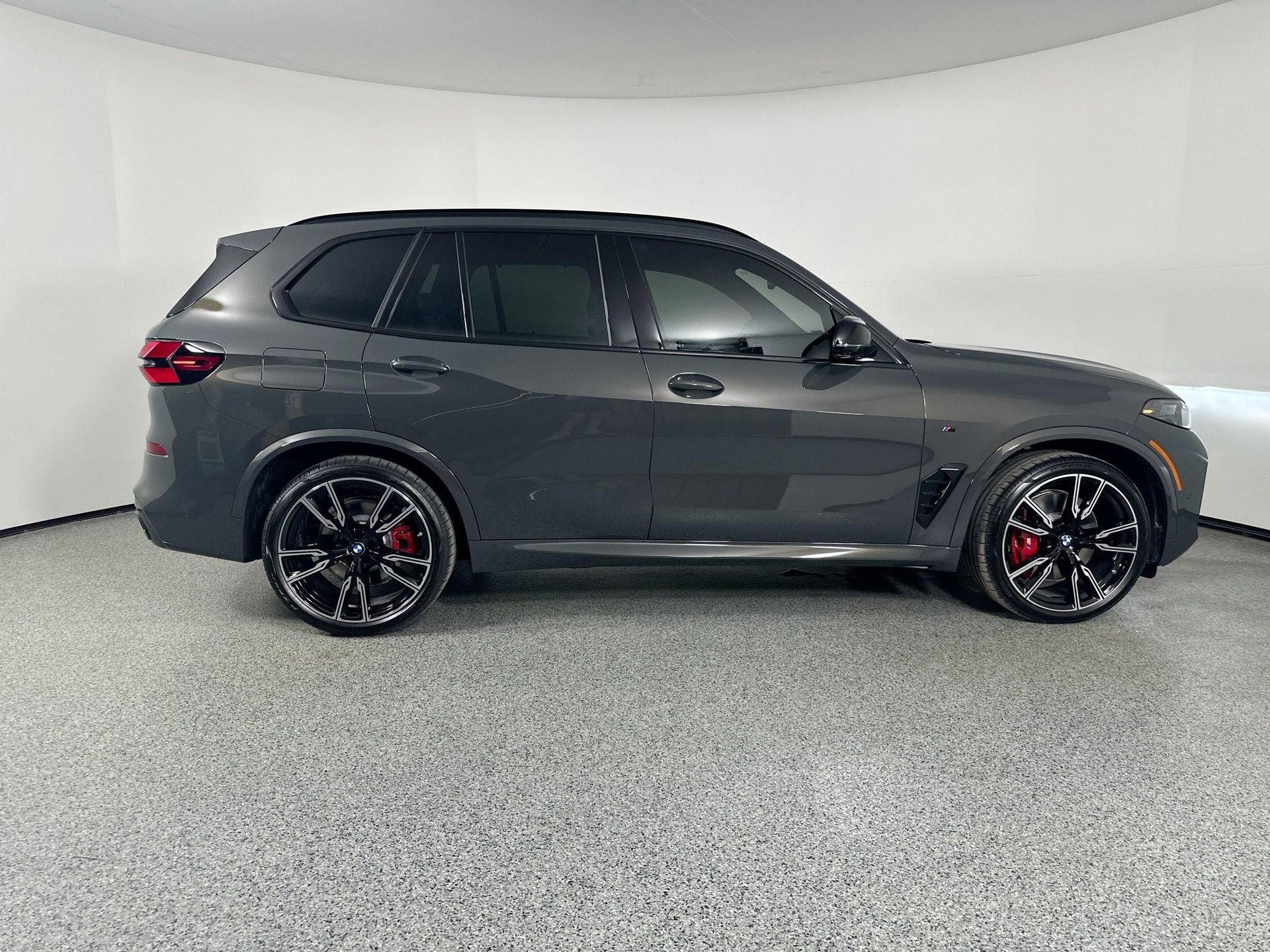 New 2026 BMW X5 M60i image 4