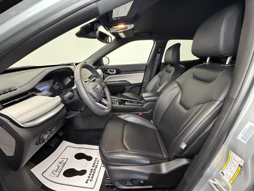 Used 2025 Jeep Compass Limited image 4