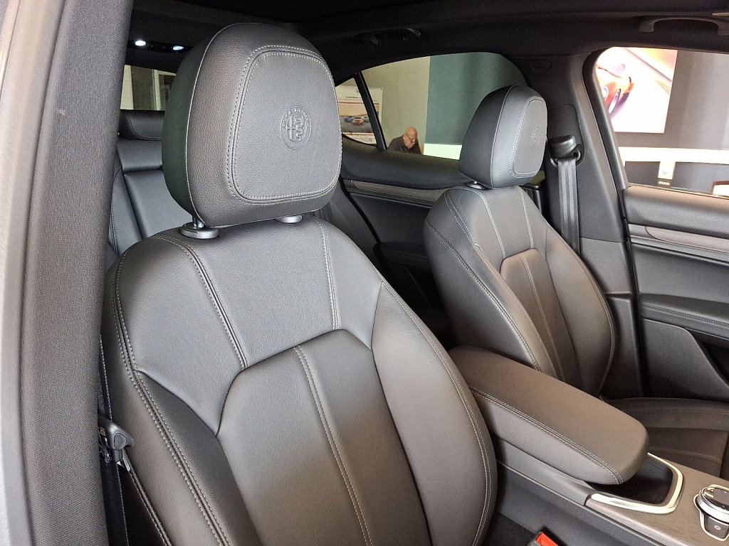 Used 2022 Alfa Romeo Stelvio Ti image 13