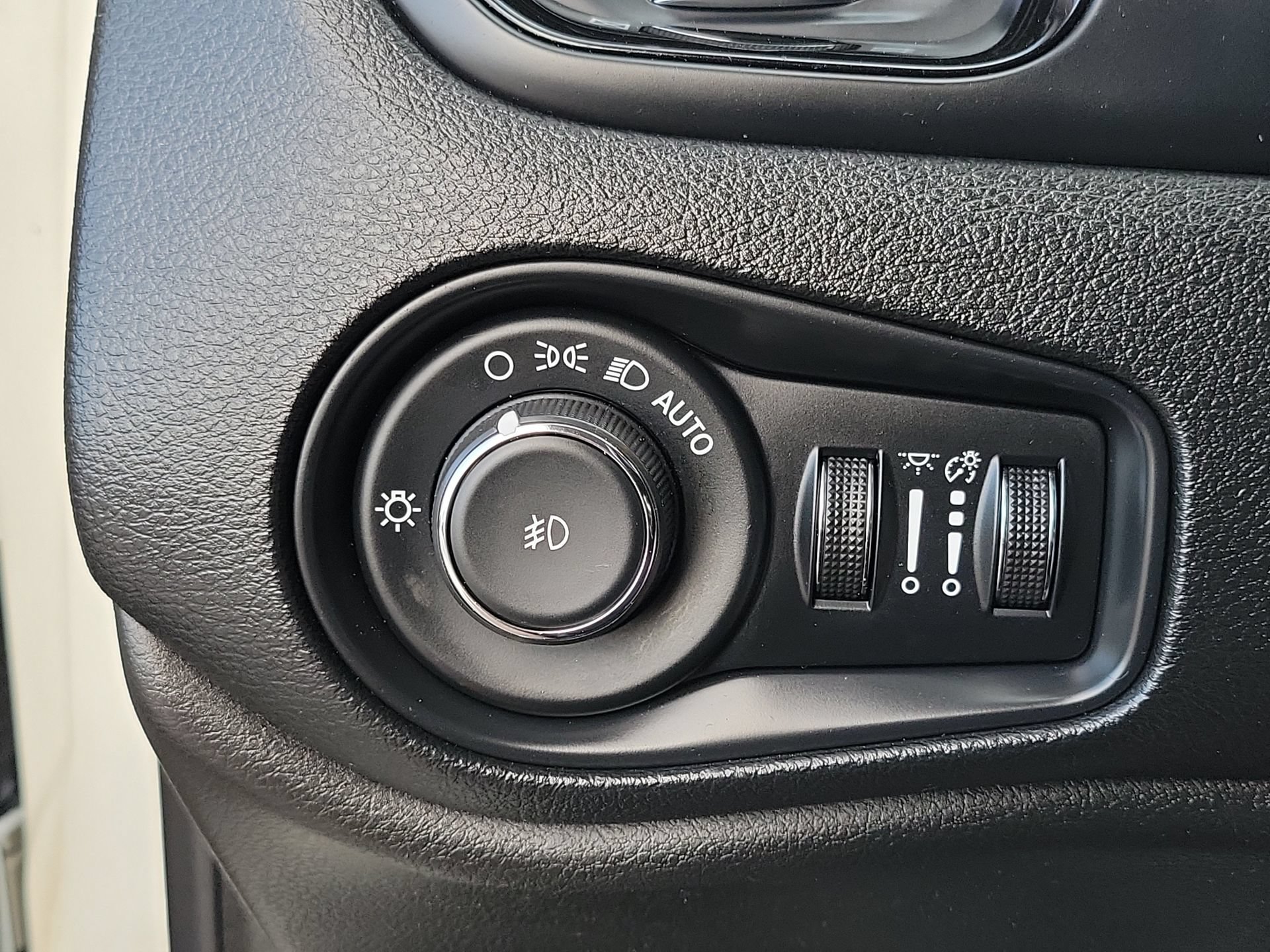 Certified 2020 Jeep Renegade Altitude FWD image 10