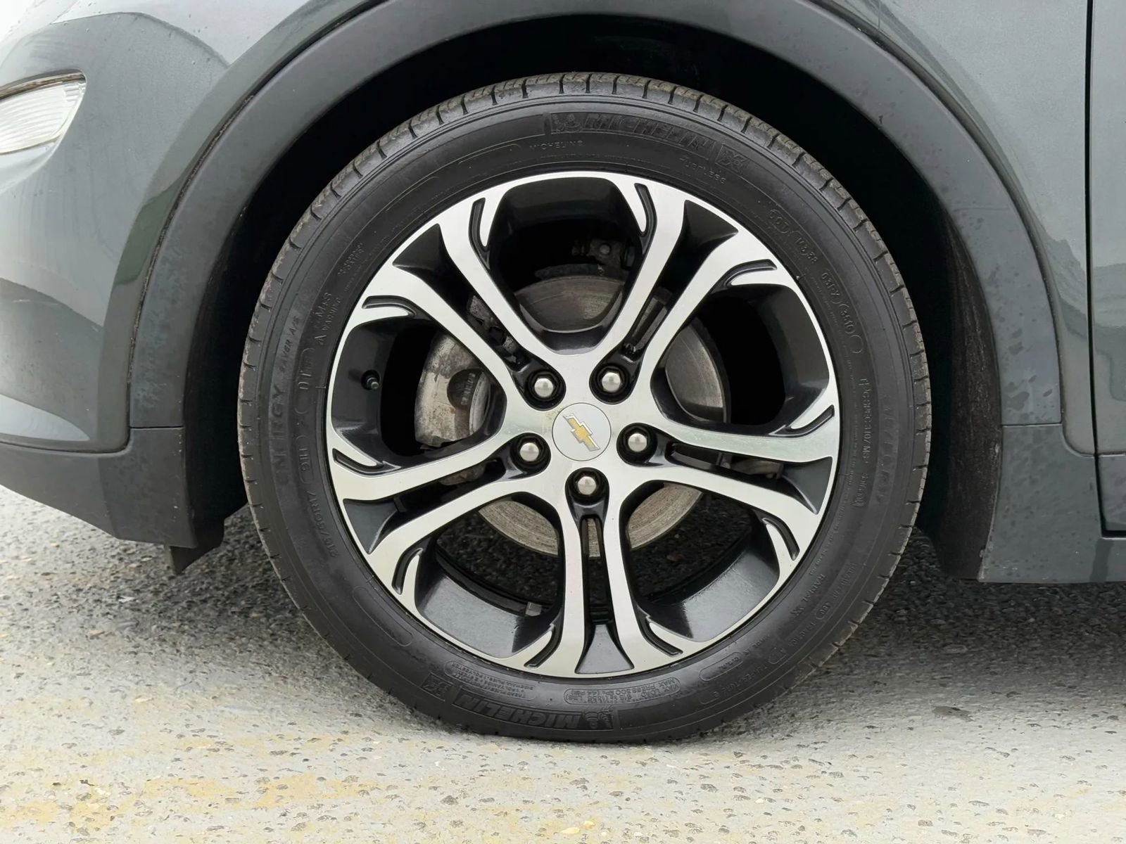 Used 2017 Chevrolet Bolt Premier w/ Driver Confidence II Package image 31