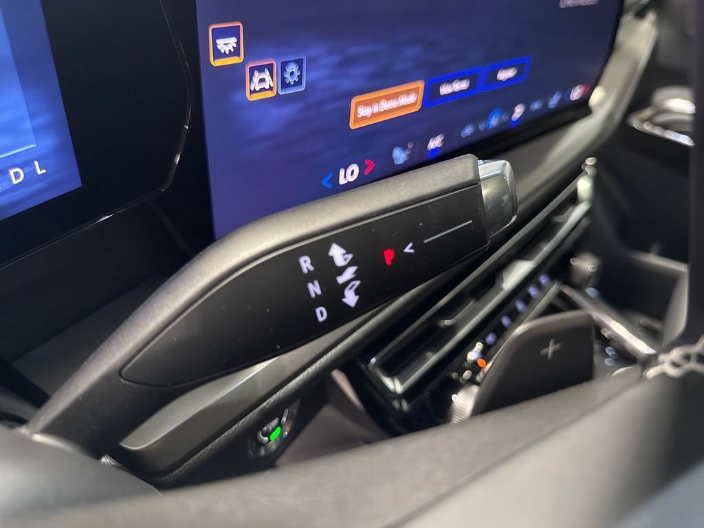 New 2027 Chevrolet Traverse LT w/ Sun and Wheel Package AWD/4WD image 12