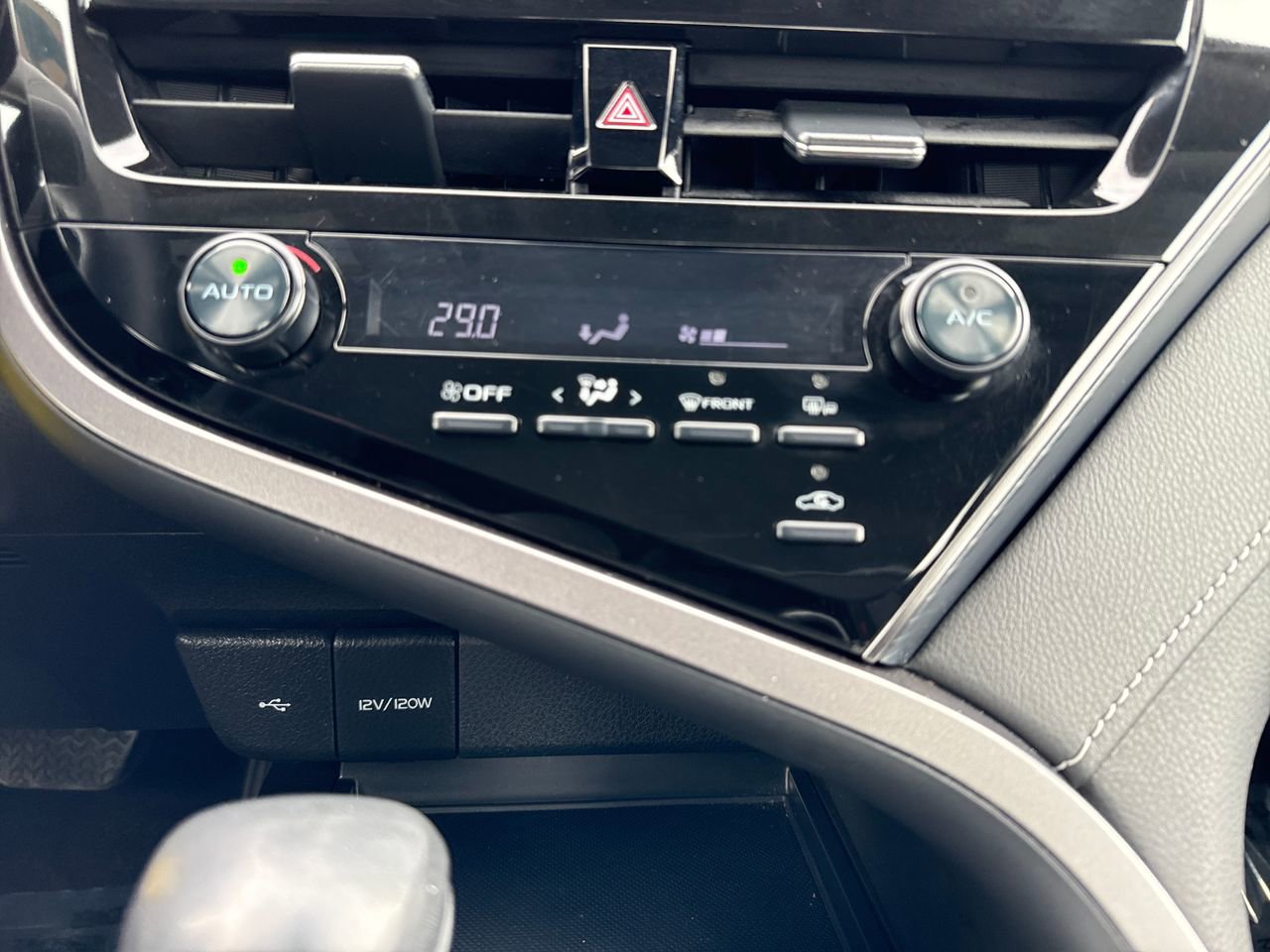 Used 2024 Toyota Camry SE image 19