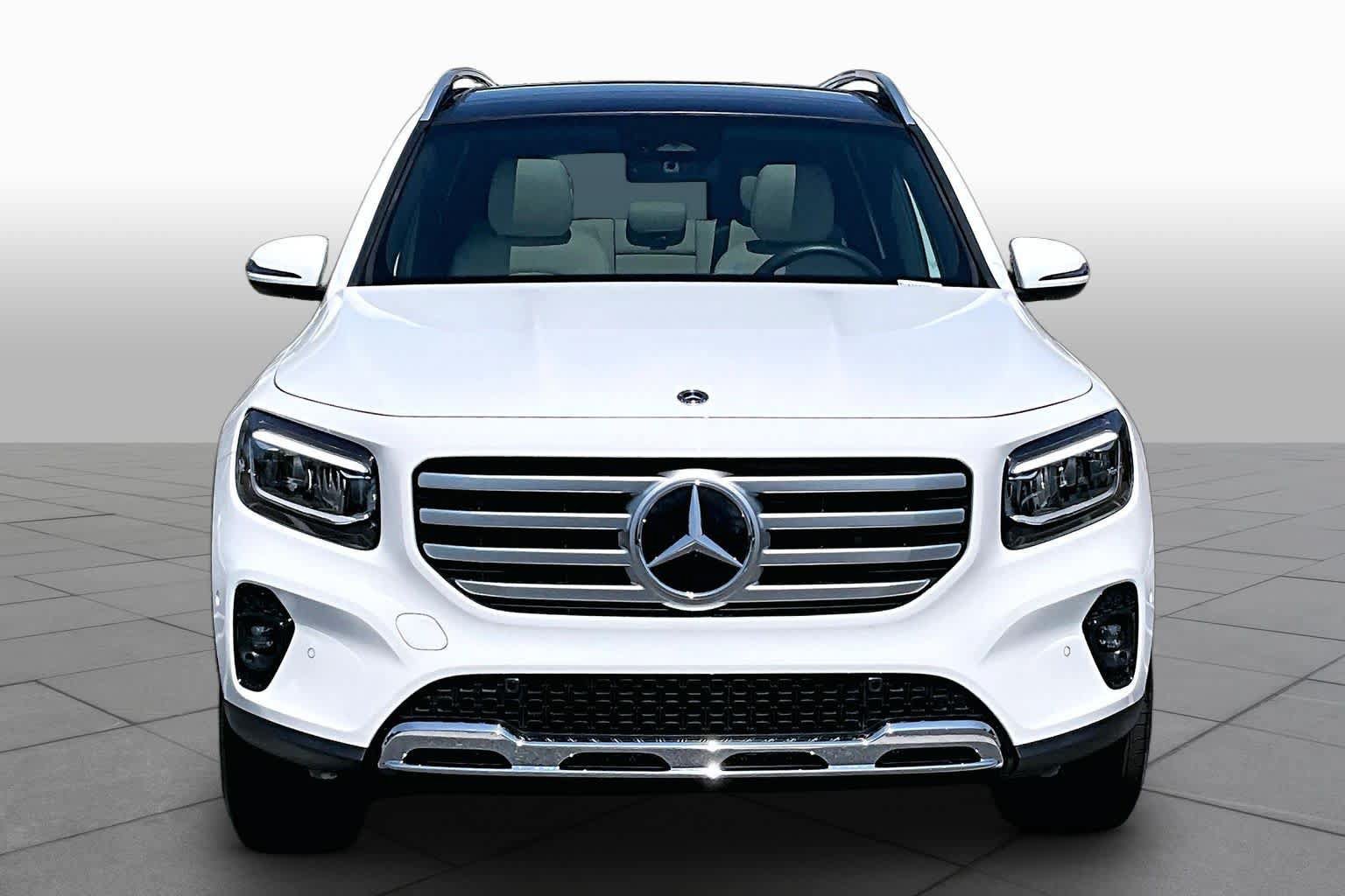 Used 2026 Mercedes-Benz GLB 250 4MATIC image 4