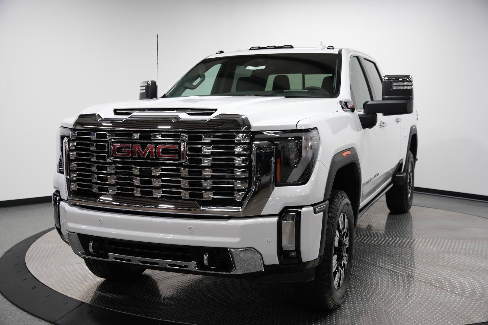 New 2025 GMC Sierra 2500 Denali w/ Denali Reserve Package image 3