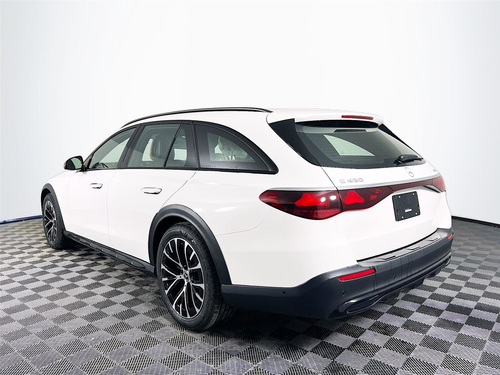 Used 2025 Mercedes-Benz E 450 4MATIC All-Terrain Wagon image 4